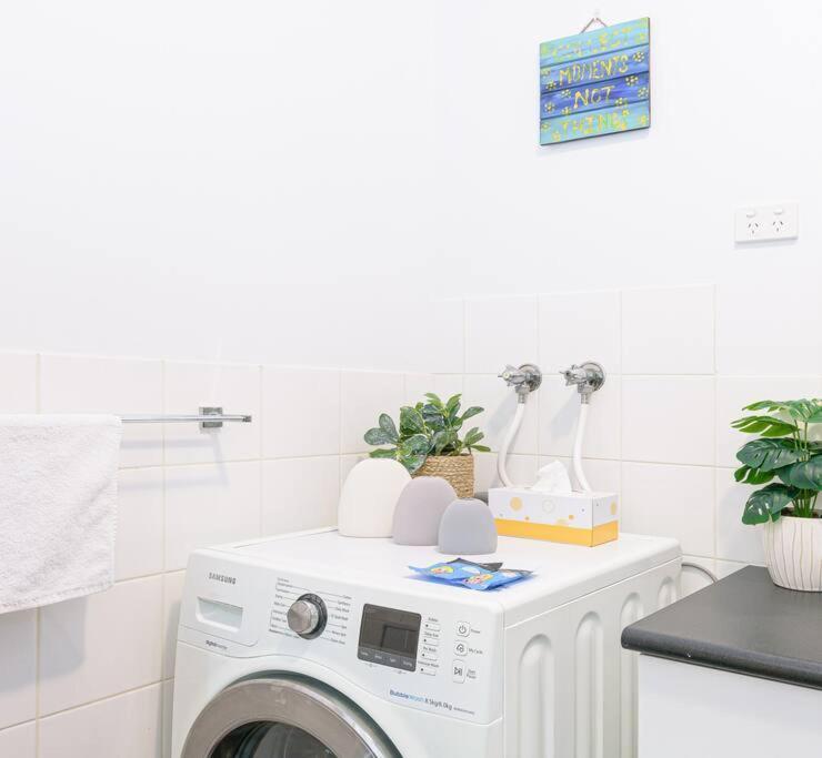 Cozy 1 Bedder In St Kilda With Balcony Appartement Melbourne Buitenkant foto