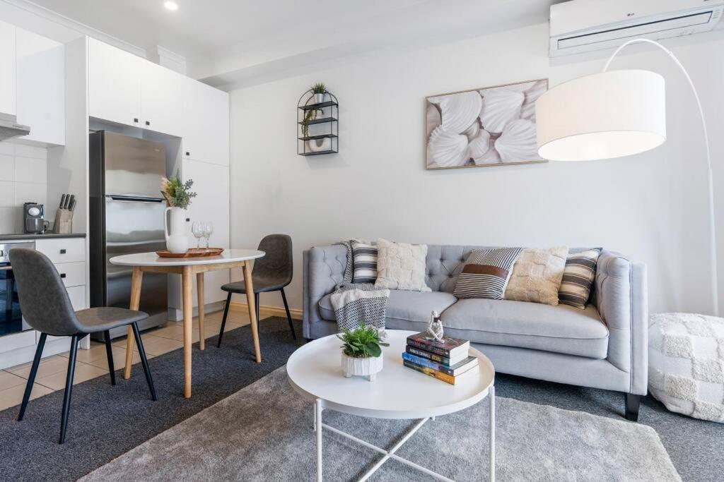 Cozy 1 Bedder In St Kilda With Balcony Appartement Melbourne Buitenkant foto