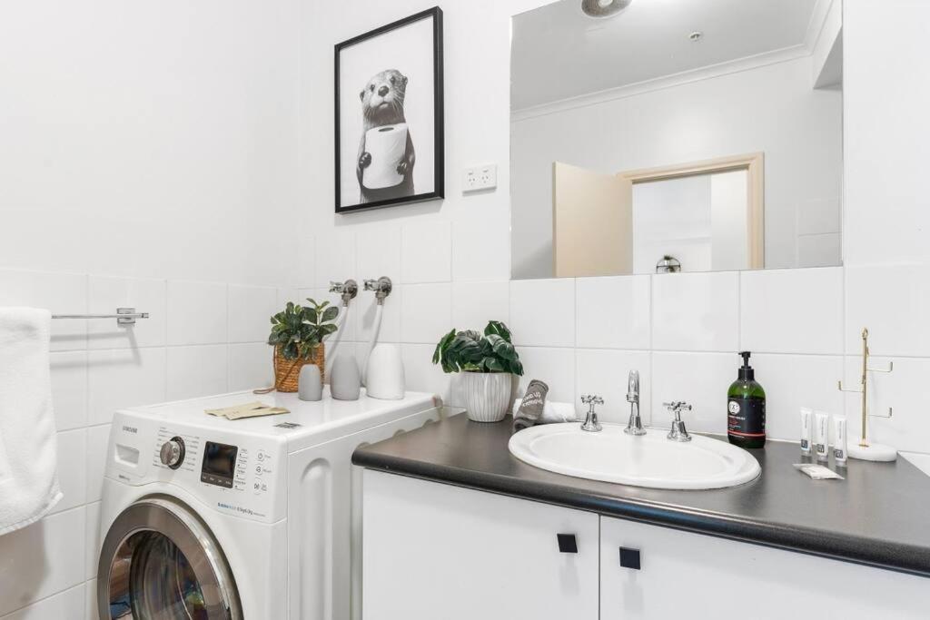 Cozy 1 Bedder In St Kilda With Balcony Appartement Melbourne Buitenkant foto