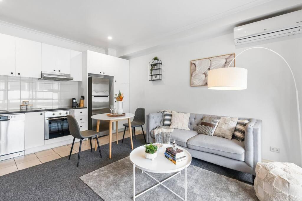 Cozy 1 Bedder In St Kilda With Balcony Appartement Melbourne Buitenkant foto